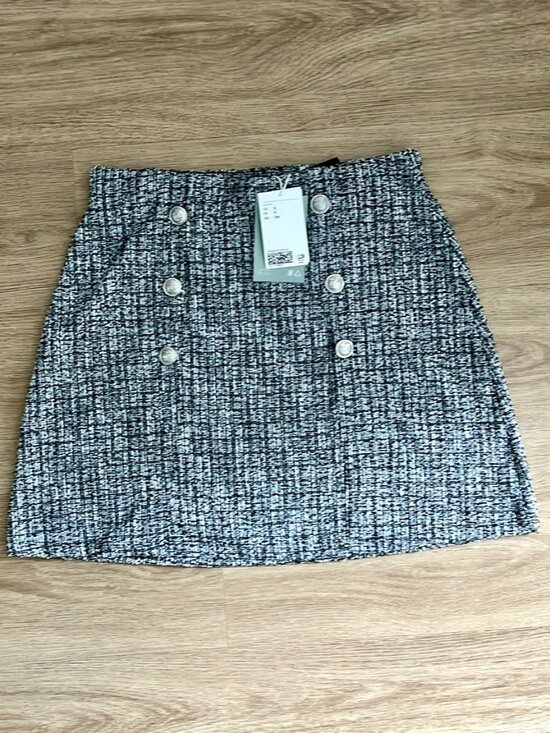 H&M Dresses & Skirts - H&M miniskirt Boucle Size Small New with Tags